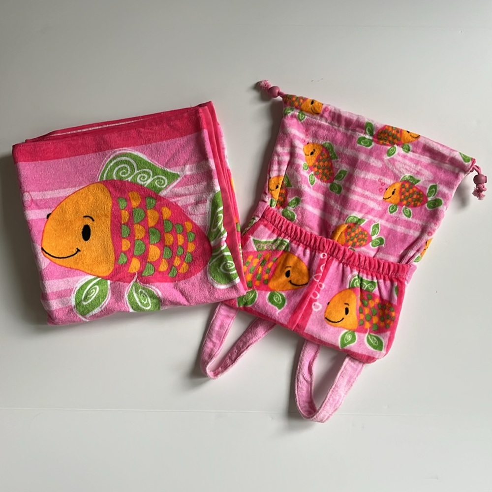 Fish Beach Towel & Backpack - Picture 12 of 12